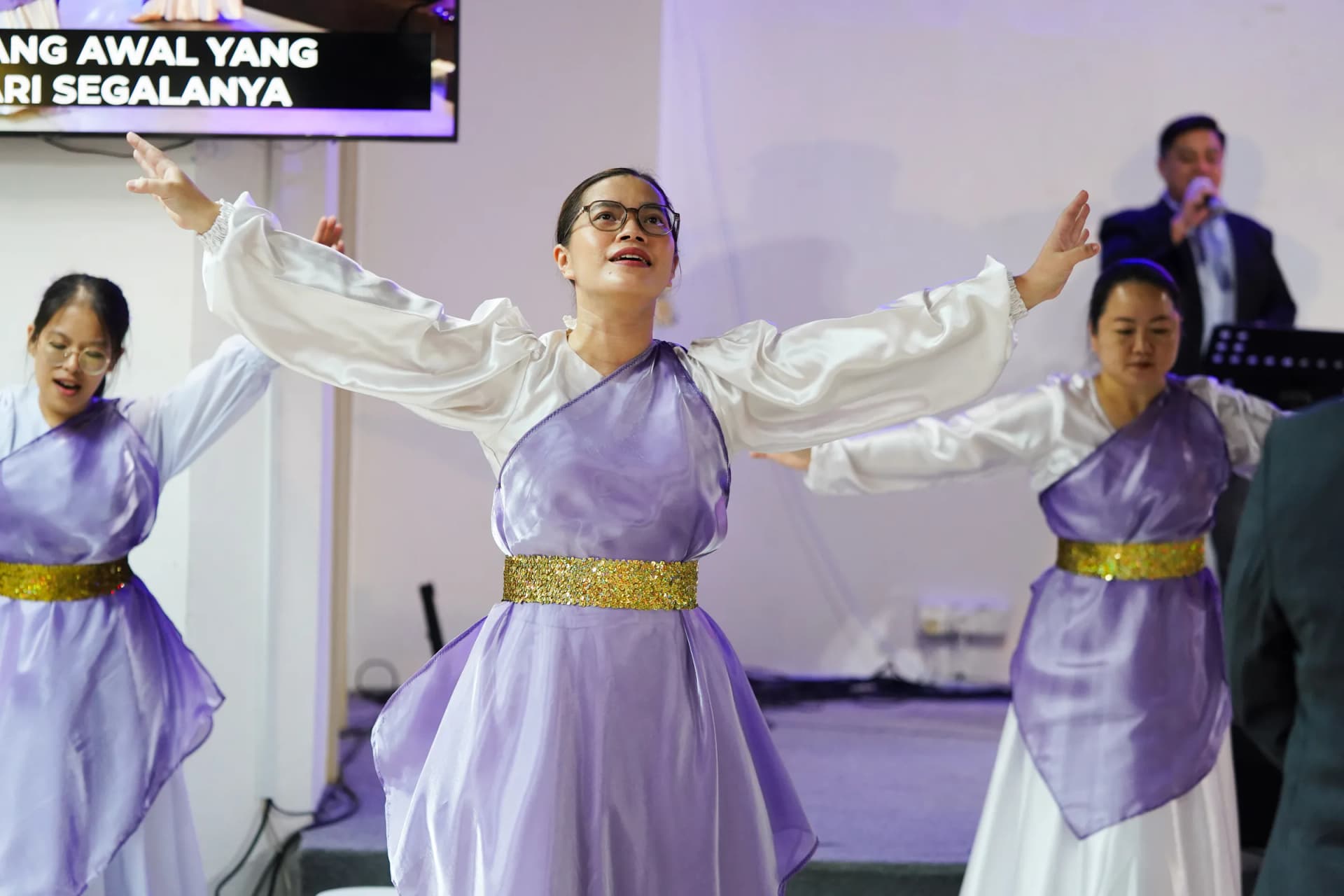 Suasana penyembahan penuh sukacita di gereja SIBBKK