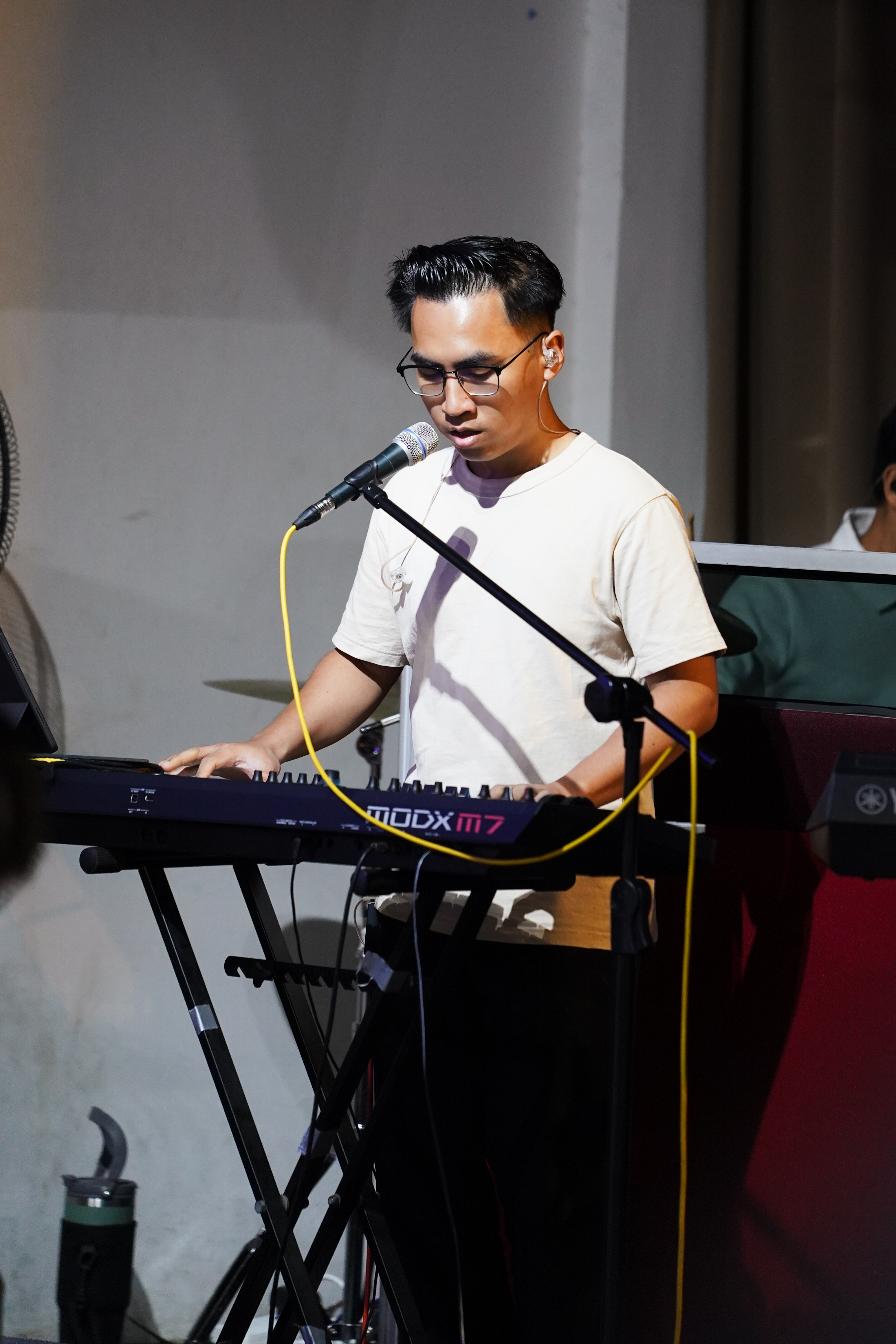 Pasukan muzik dan penyembahan SIBBKK sedang melayani